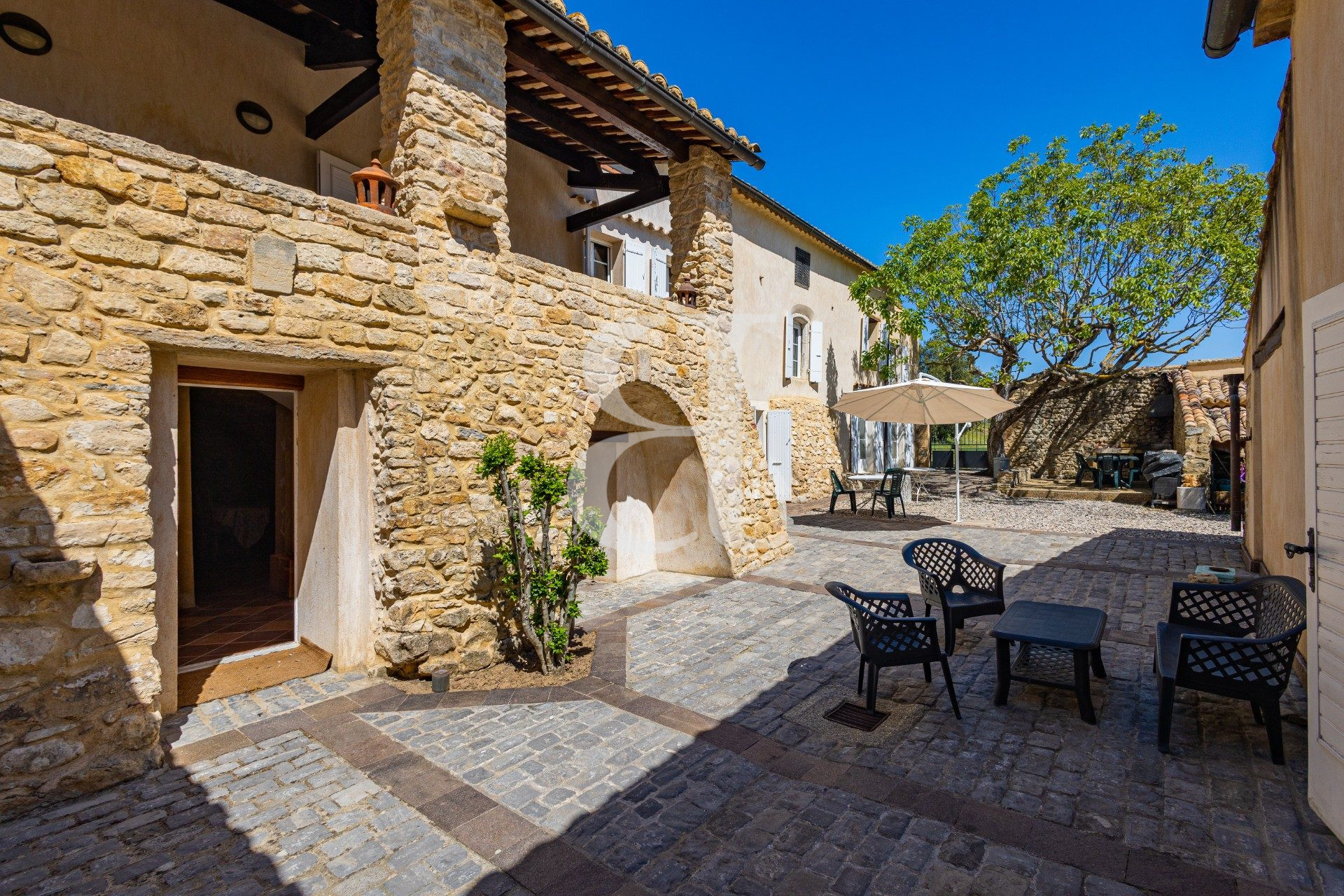 Maison 10 pièces 310 m² · à Carsan · 310 m² · 499 999 €