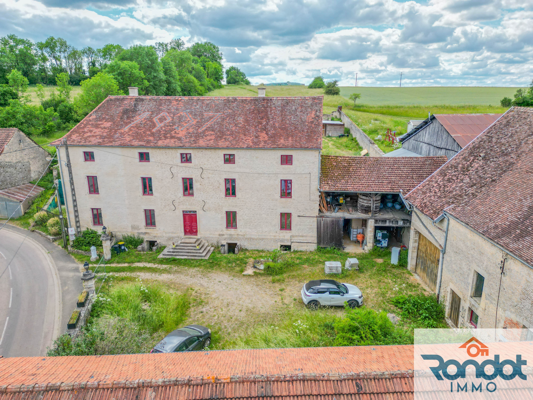 Maison 12 pièces 430 m² · à Minot · 430 m² · 266 000 €