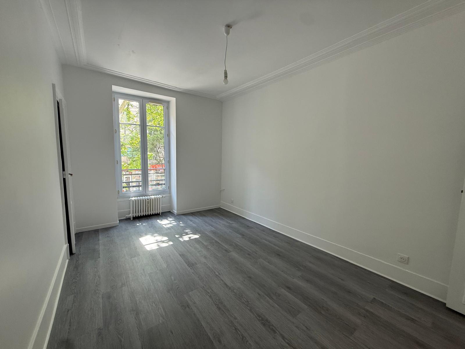 Appartement 3 pièces 61m² PARIS 18ème photo 2