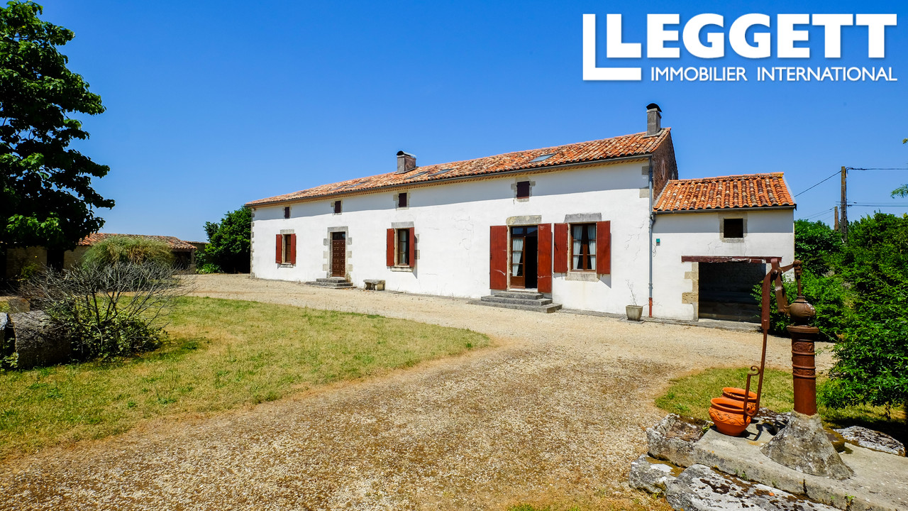 Maison 10 pièces 251 m² · à Saint-Pierre-de-Juillers · 251 m² · 231 000 €