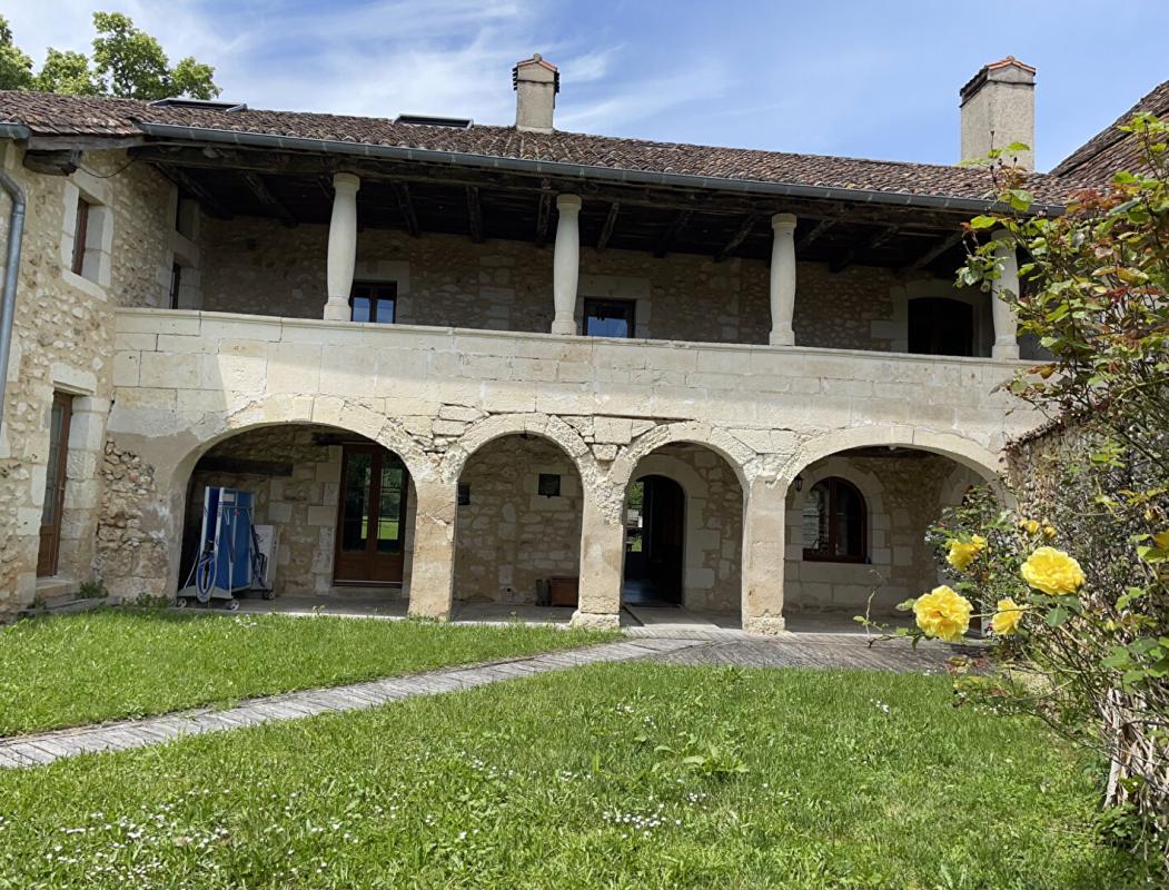 Maison 13 pièces 380 m² · à Jaure · 380 m² · 350 000 €