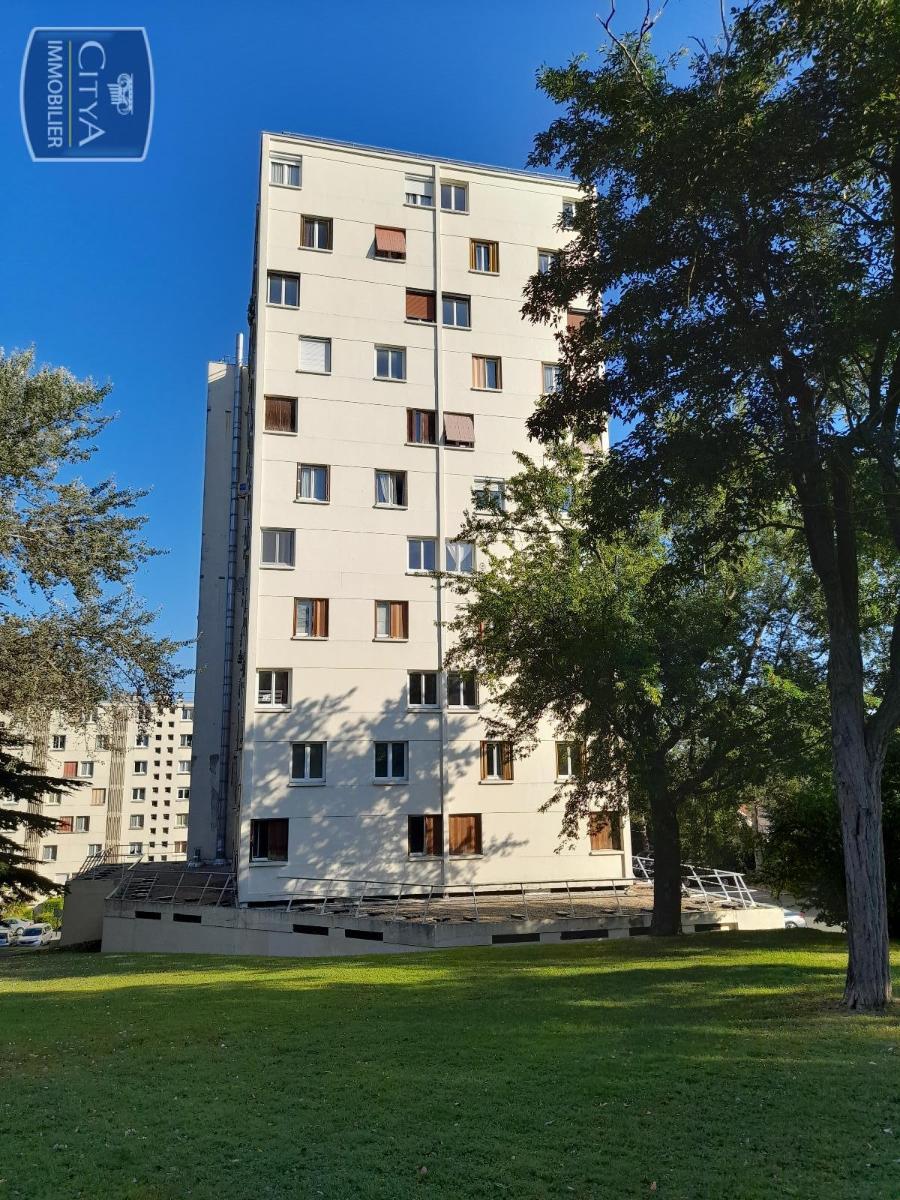 Appartement 3 pièces 58m² NOISY LE GRAND 93160 photo 2