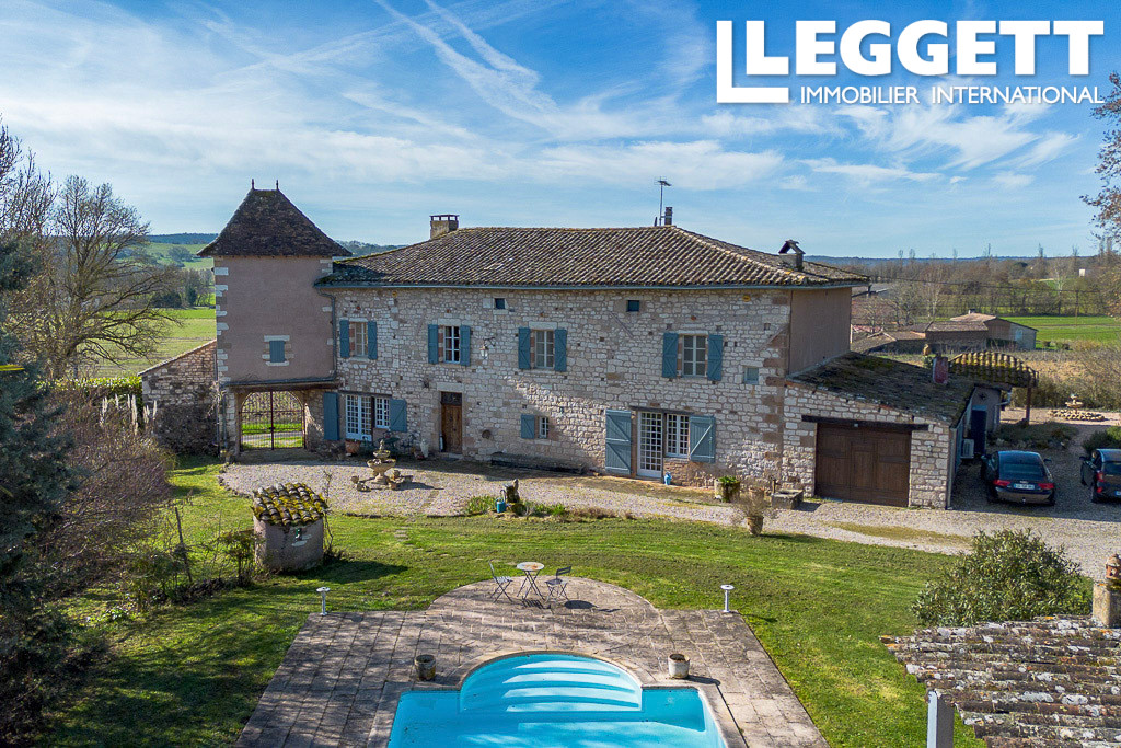 Maison 12 pièces 386 m² · à Sainte-Cécile-du-Cayrou · 386 m² · 693 000 €