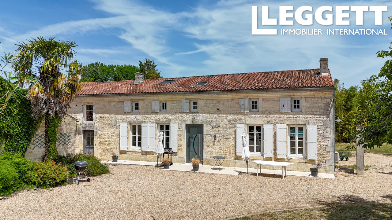 Maison 6 pièces 238 m² · à Louzignac · 238 m² · 369 600 €