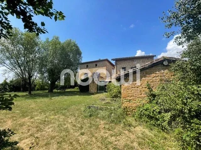 Maison 7 pièces 240 m² · à Porte des Pierres Dorées · 240 m² · 739 000 €