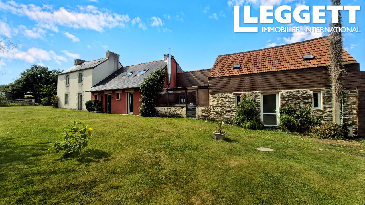Maison 10 pièces 210 m² · à Plougourvest · 210 m² · 369 940 €