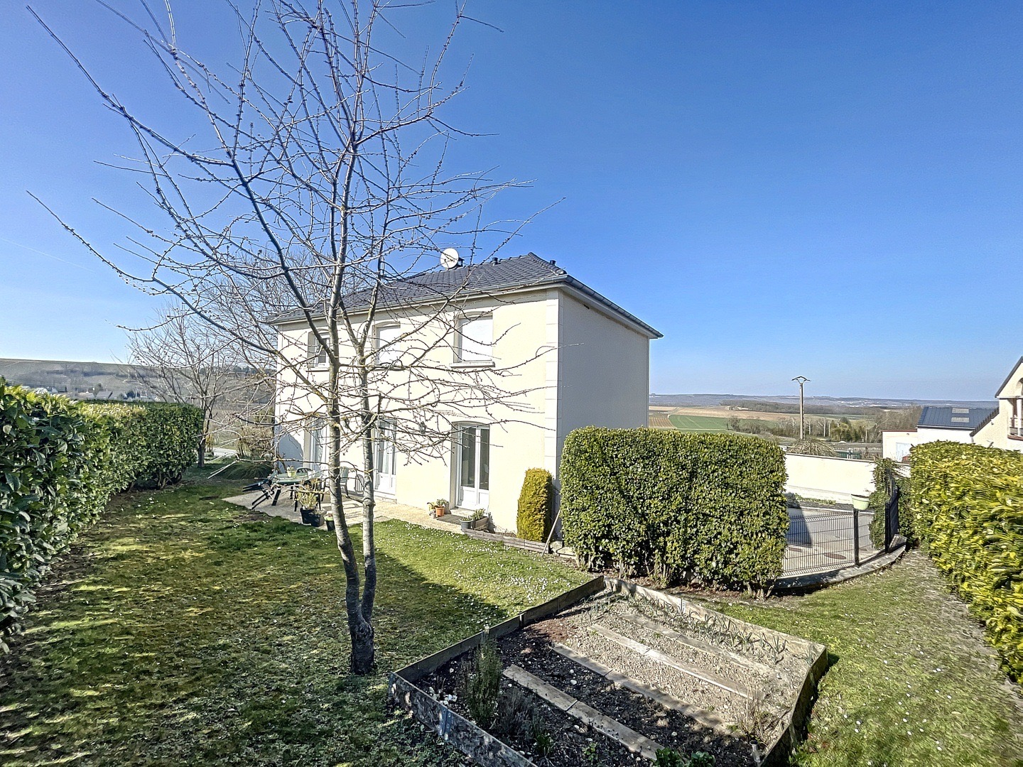 Maison 6 pièces 147 m² · à Janvry · 147 m² · 408 000 €