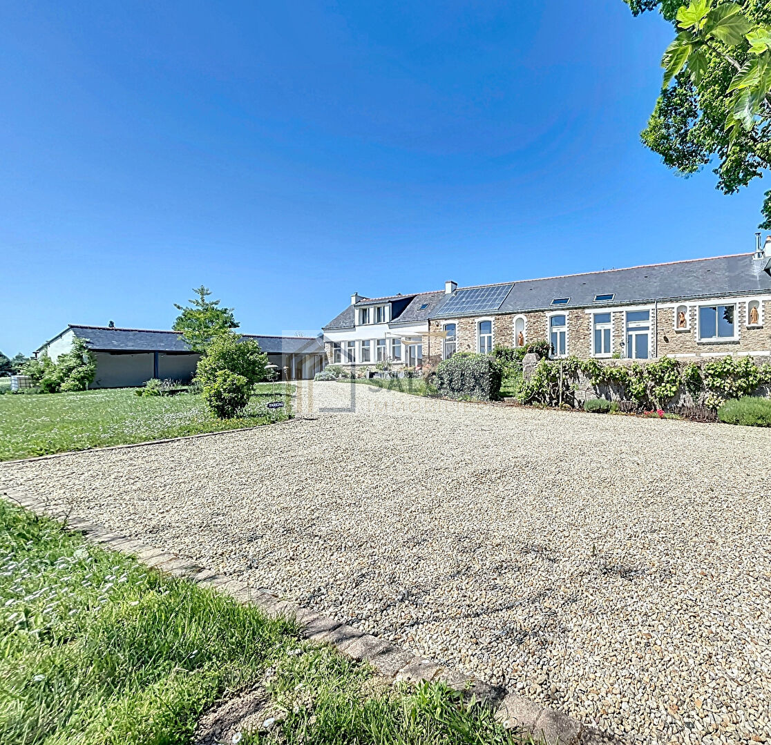Maison 10 pièces 308 m² · à Beganne · 308 m² · 590 000 €