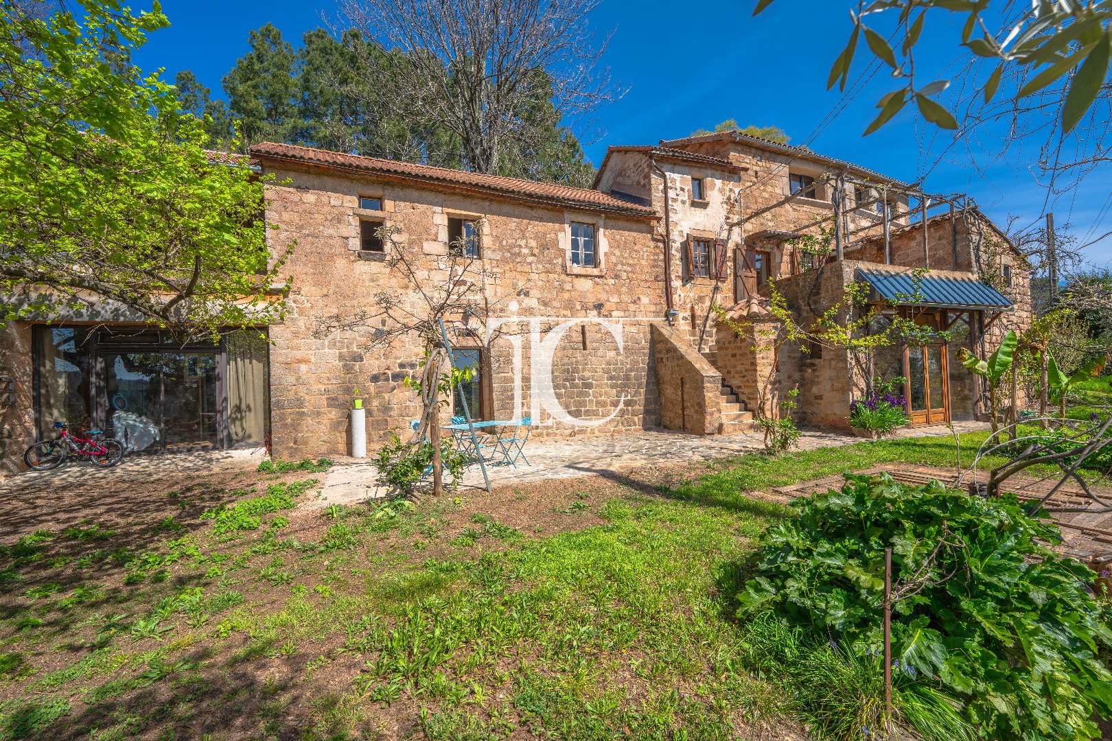 Maison 11 pièces 245 m² · à Les Vans · 245 m² · 478 000 €