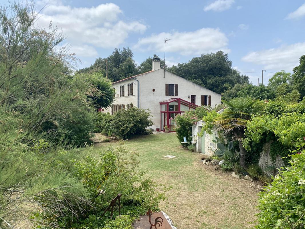 Maison 4 pièces 154 m² · à Bords · 154 m² · 299 000 €