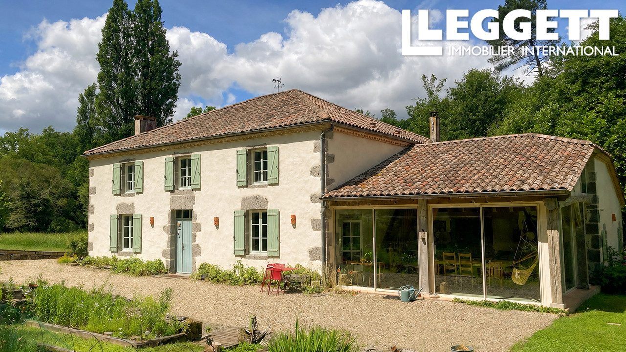 Maison 12 pièces 504 m² · à Caubeyres · 504 m² · 685 000 €