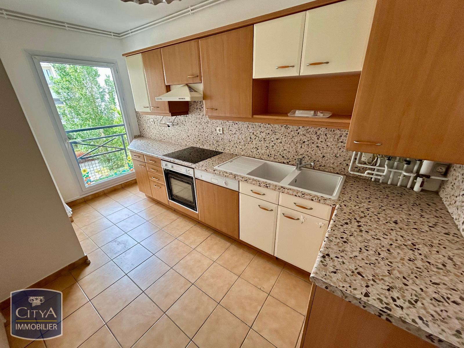 Appartement 4 pièces 81m² ELANCOURT 78990 photo 2
