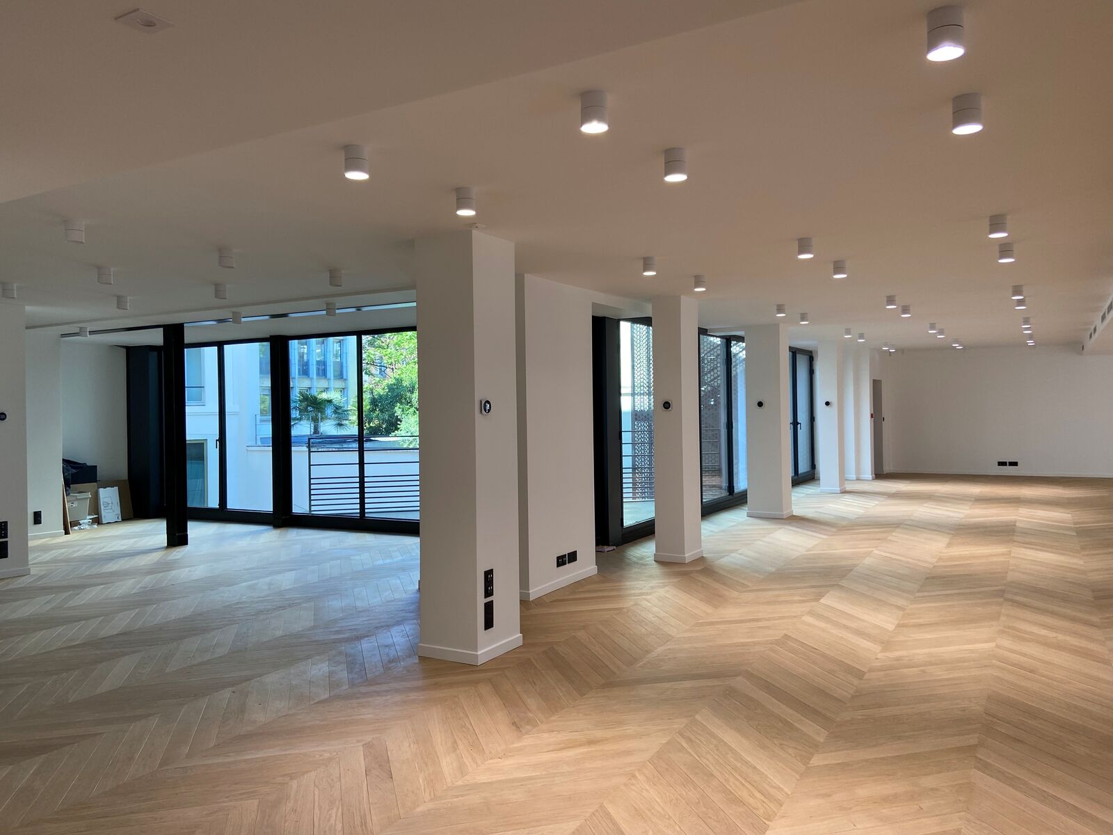 Local commercial 647 m² · à Paris 08e Arrondissement · 647 m² · 71 €/mois