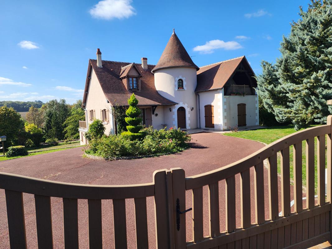 Maison 7 pièces 210 m² · à Chambourg sur Indre · 210 m² · 327 600 €