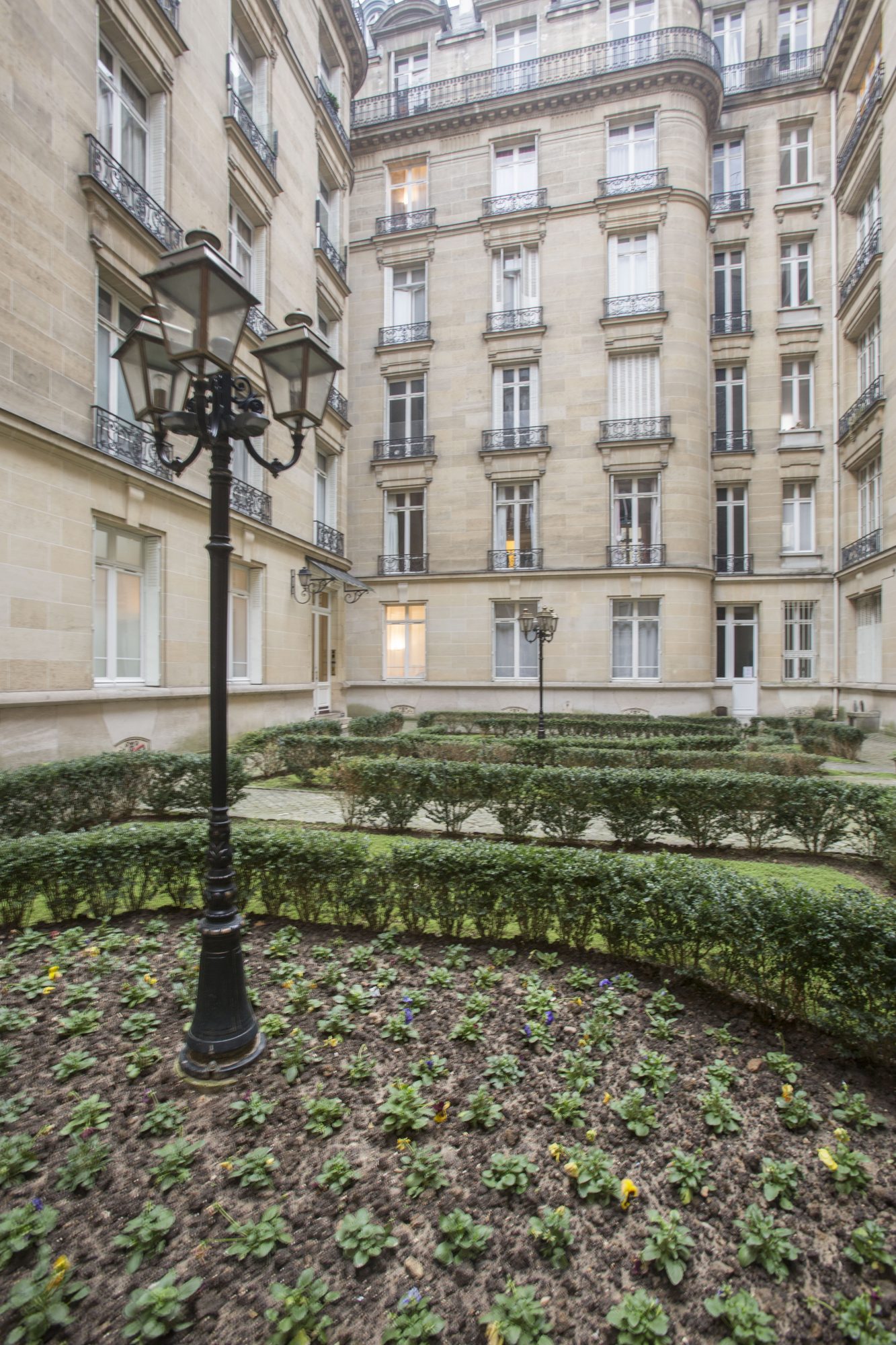 Appartement 1 pièce 27m² PARIS 16ème photo 2