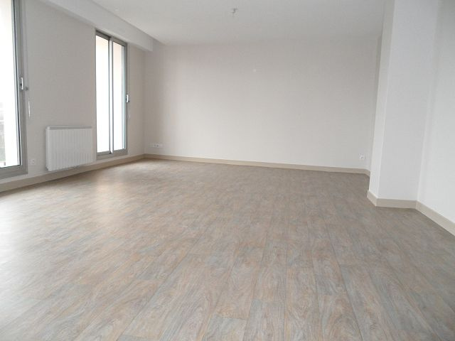 Location Appartement 3 pièces 100m² BOURGES 18000 - View 2