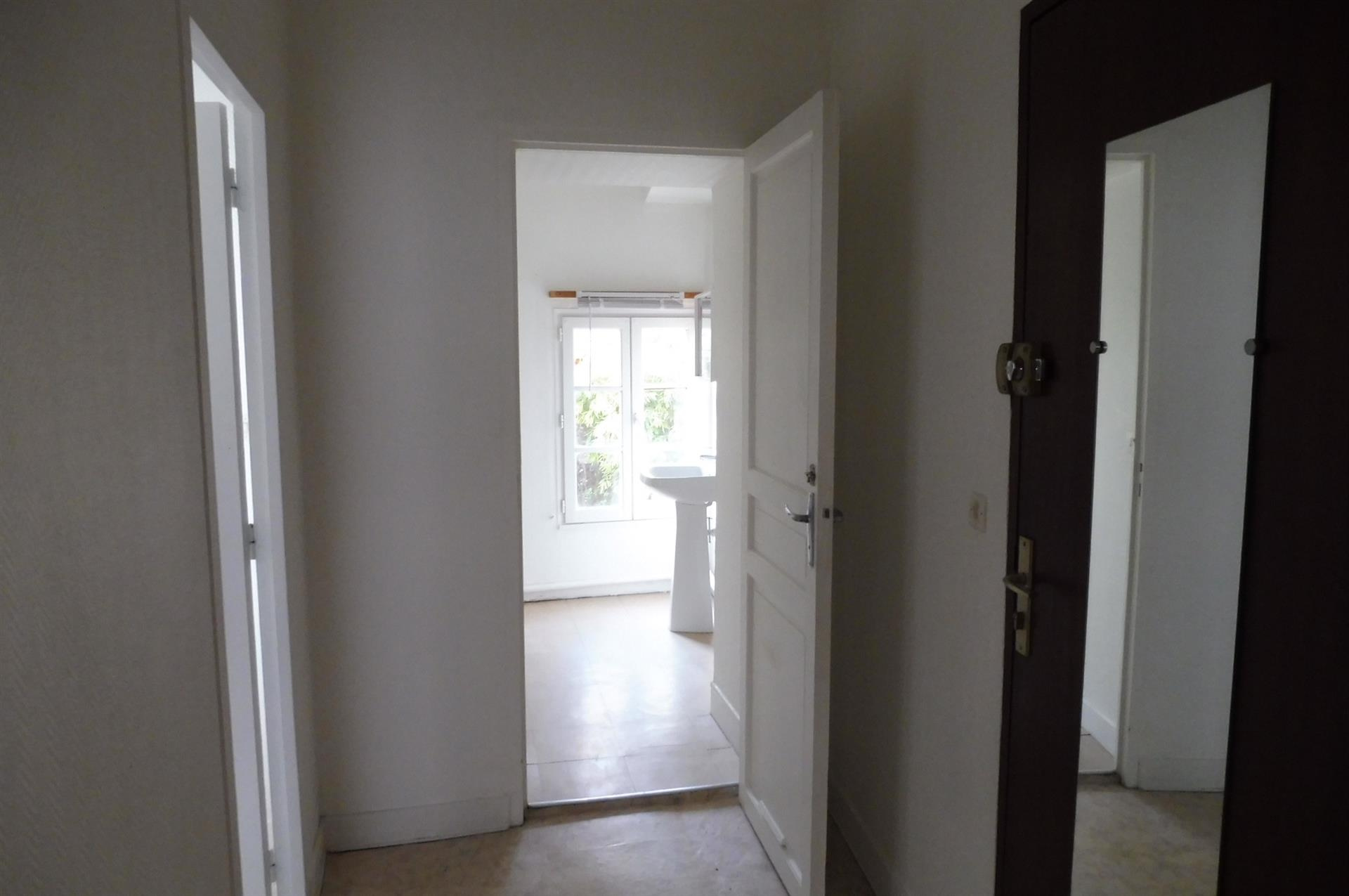 Appartement 1 pièce 31m² FONTAINEBLEAU 77300 photo 2