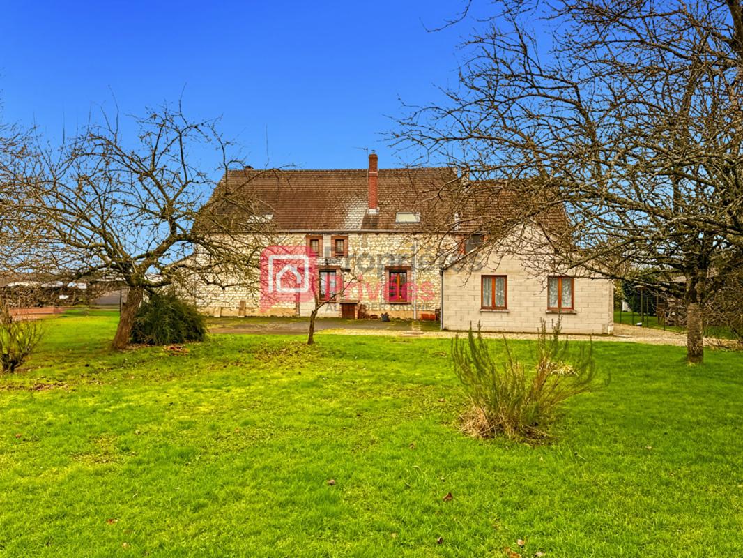 Maison 9 pièces 206 m² · à Neuvy Sautour · 206 m² · 169 000 €
