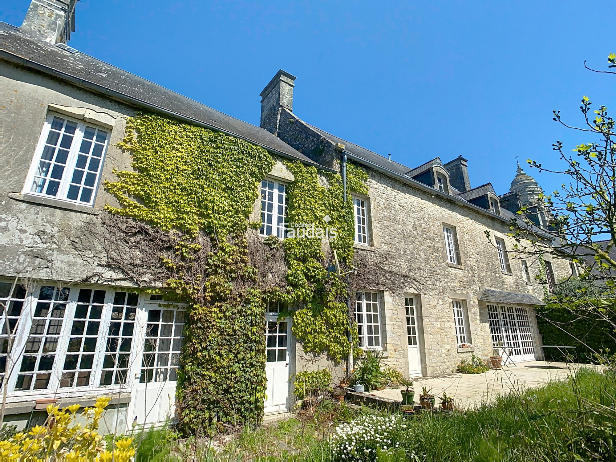 Maison 8 pièces 230 m² · à Ste Marie du Mont · 230 m² · 255 000 €