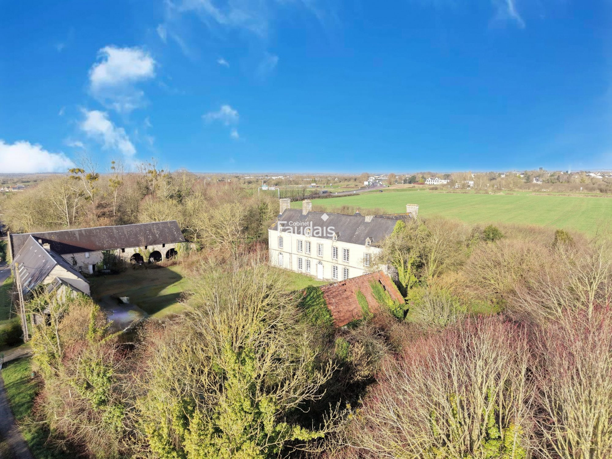 Maison 20 pièces 610 m² · à Sainte-Mère-Église · 610 m² · 417 000 €
