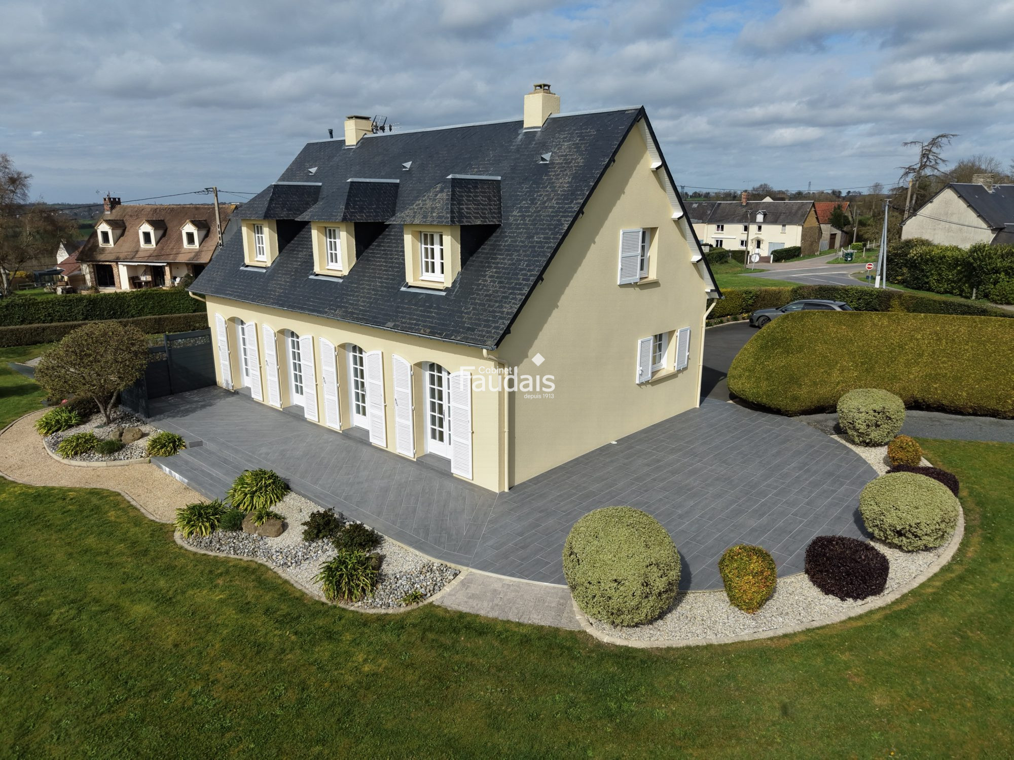Maison 7 pièces 135 m² · à Ste Suzanne sur Vire · 135 m² · 279 000 €