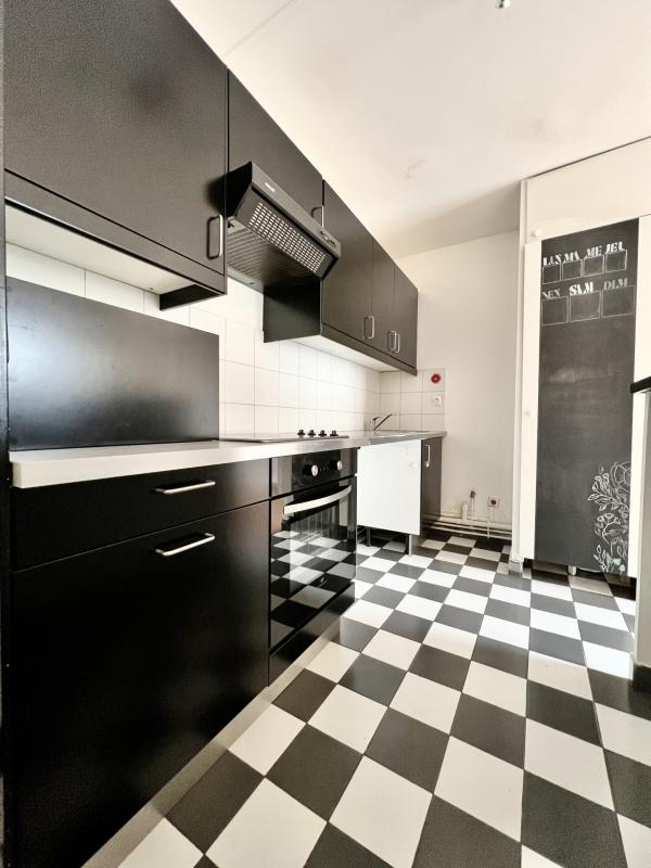 Appartement 2 pièces 47m² PARIS 19ème photo 2