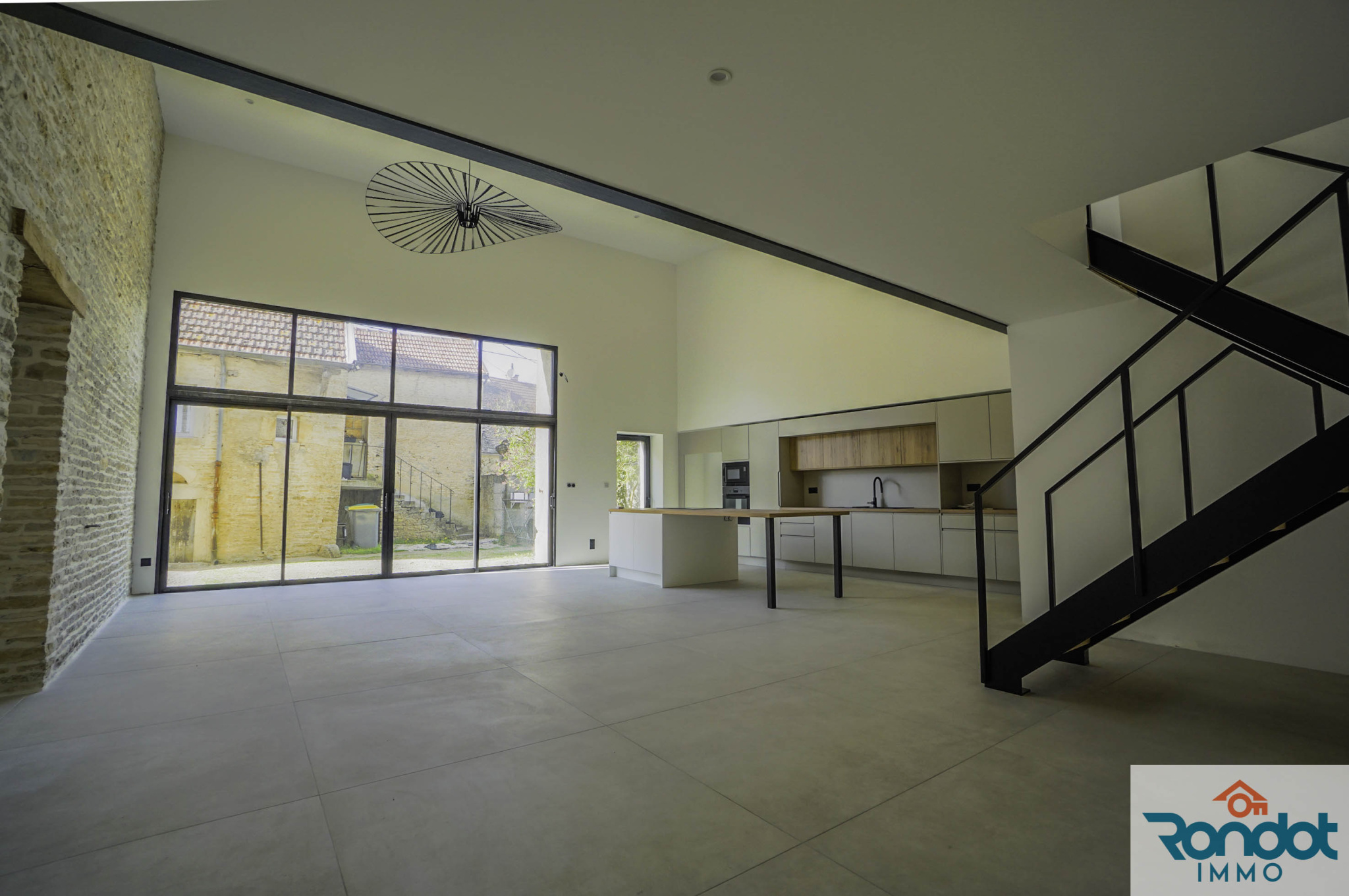 Maison 5 pièces 222 m² · à Villecomte · 222 m² · 350 000 €