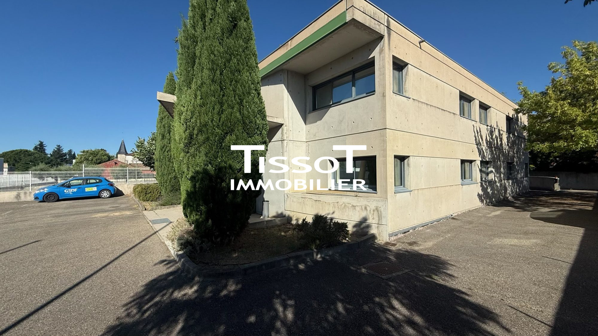 Local commercial 400 m² · à Nimes · 400 m² · 6 667 €/mois