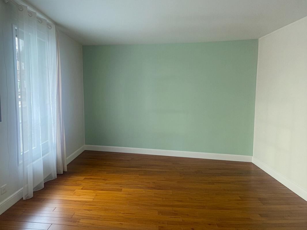 Appartement 3 pièces Meublé 81m² LE RAINCY 93340 photo 2
