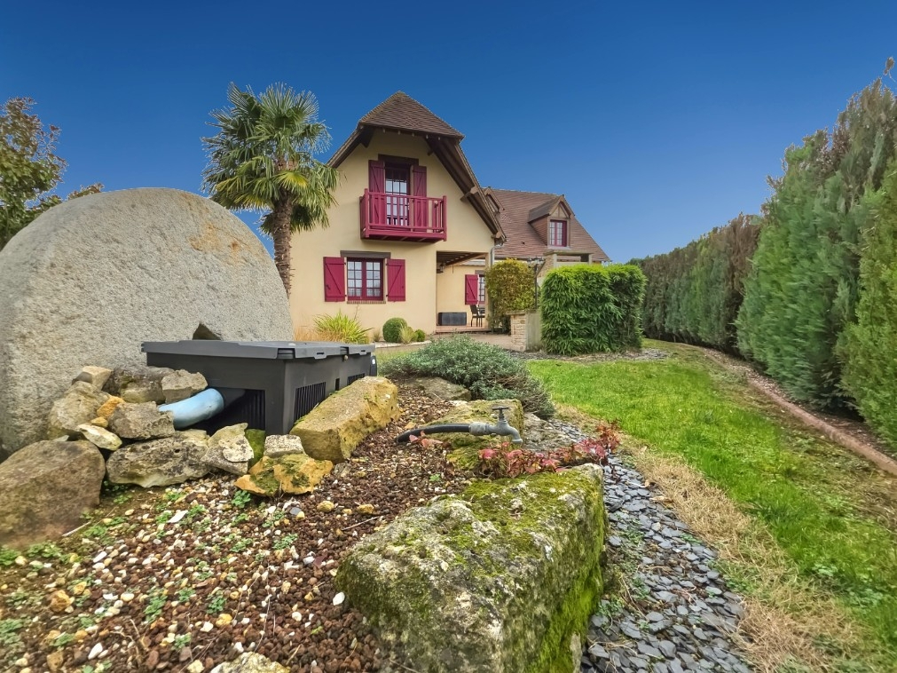 Maison 9 pièces 187 m² · à Échauffour · 187 m² · 374 300 €