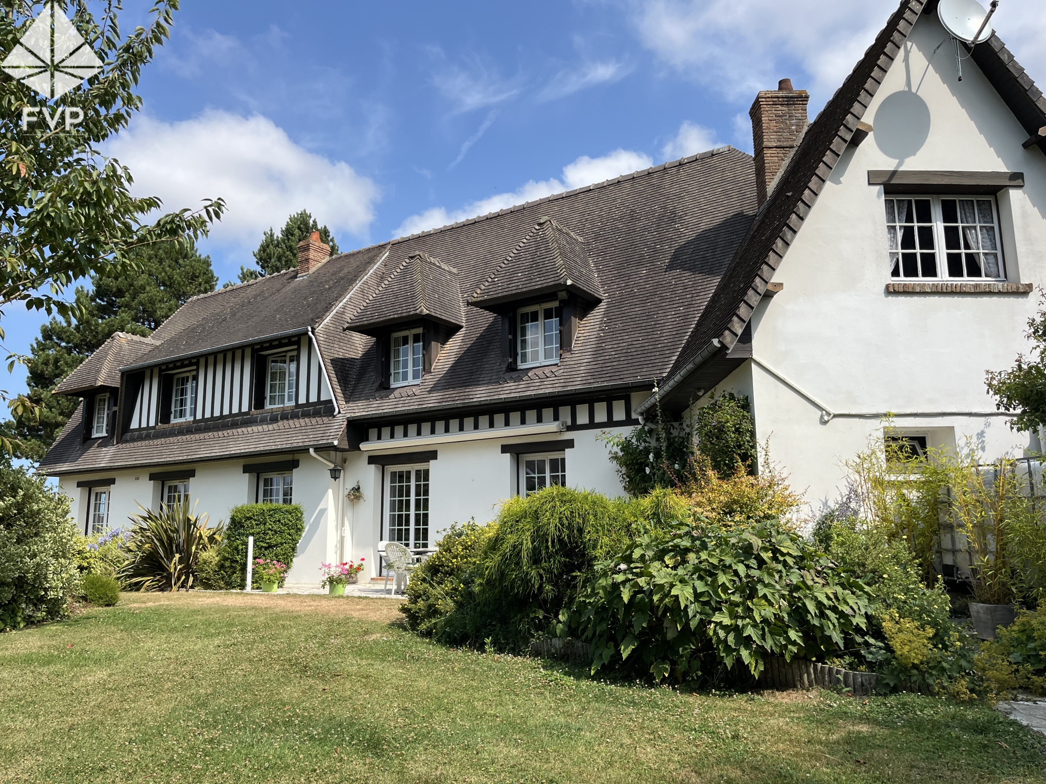 Maison 6 pièces 156 m² · à Angerville la Martel · 156 m² · 325 000 €