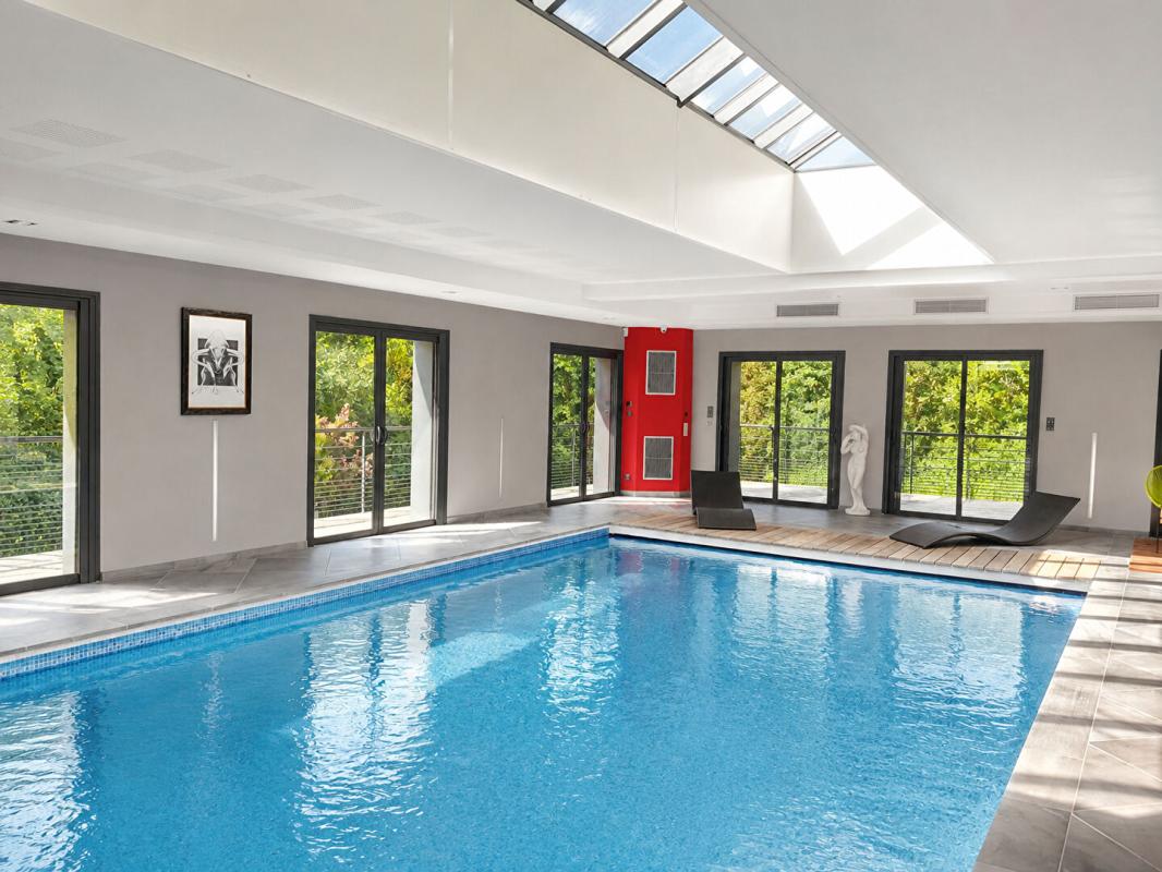Maison 12 pièces 430 m² · à Corbelin · 430 m² · 650 000 €