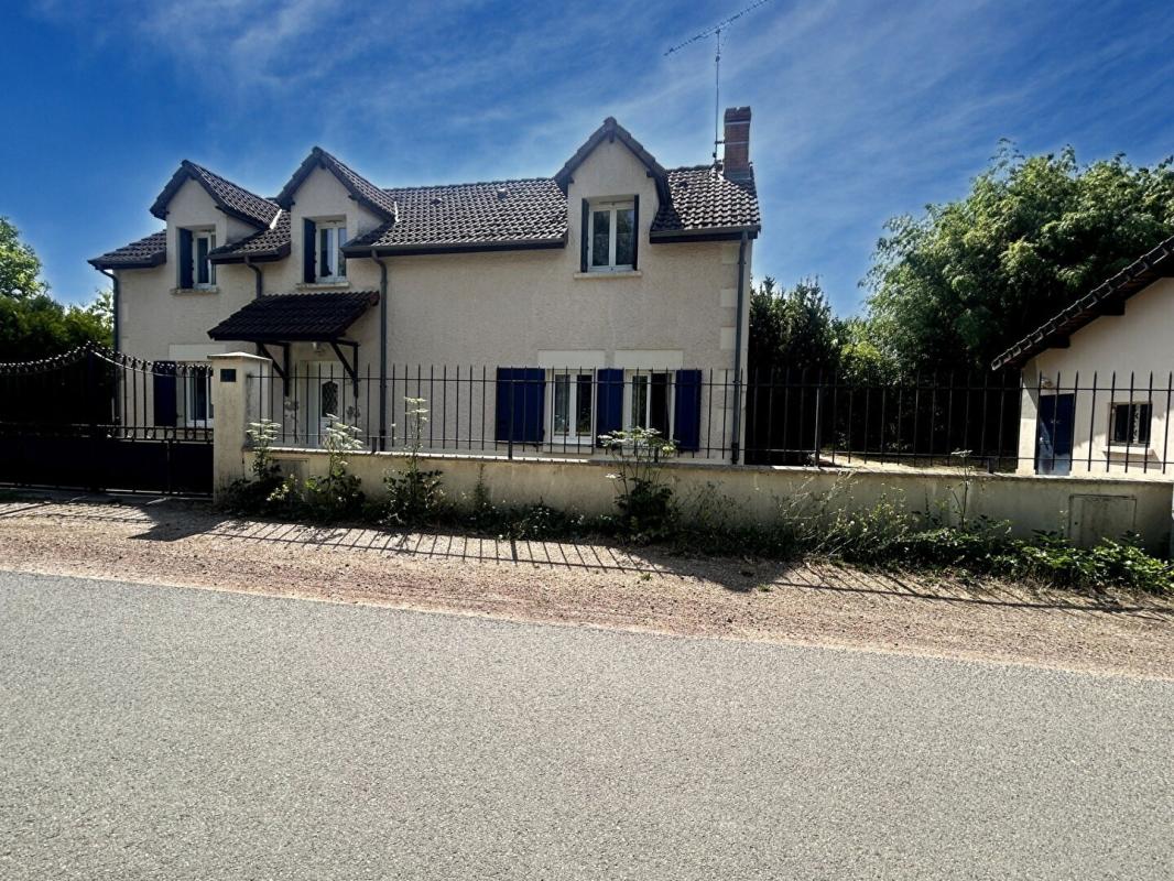 Maison 5 pièces 136 m² · à St Eloi · 136 m² · 216 195 €