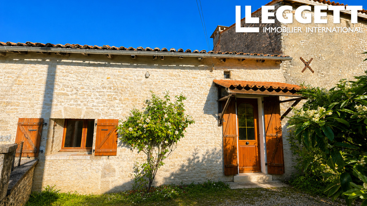 Maison 6 pièces 171 m² · à Saint-Amant-de-Boixe · 171 m² · 142 000 €