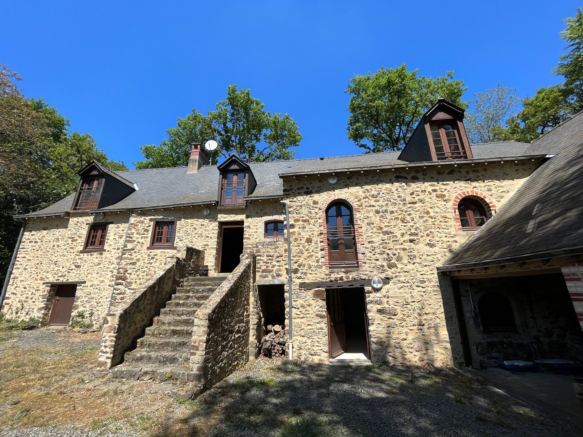 Maison 8 pièces 191 m² · à Launay-Villiers · 191 m² · 438 900 €