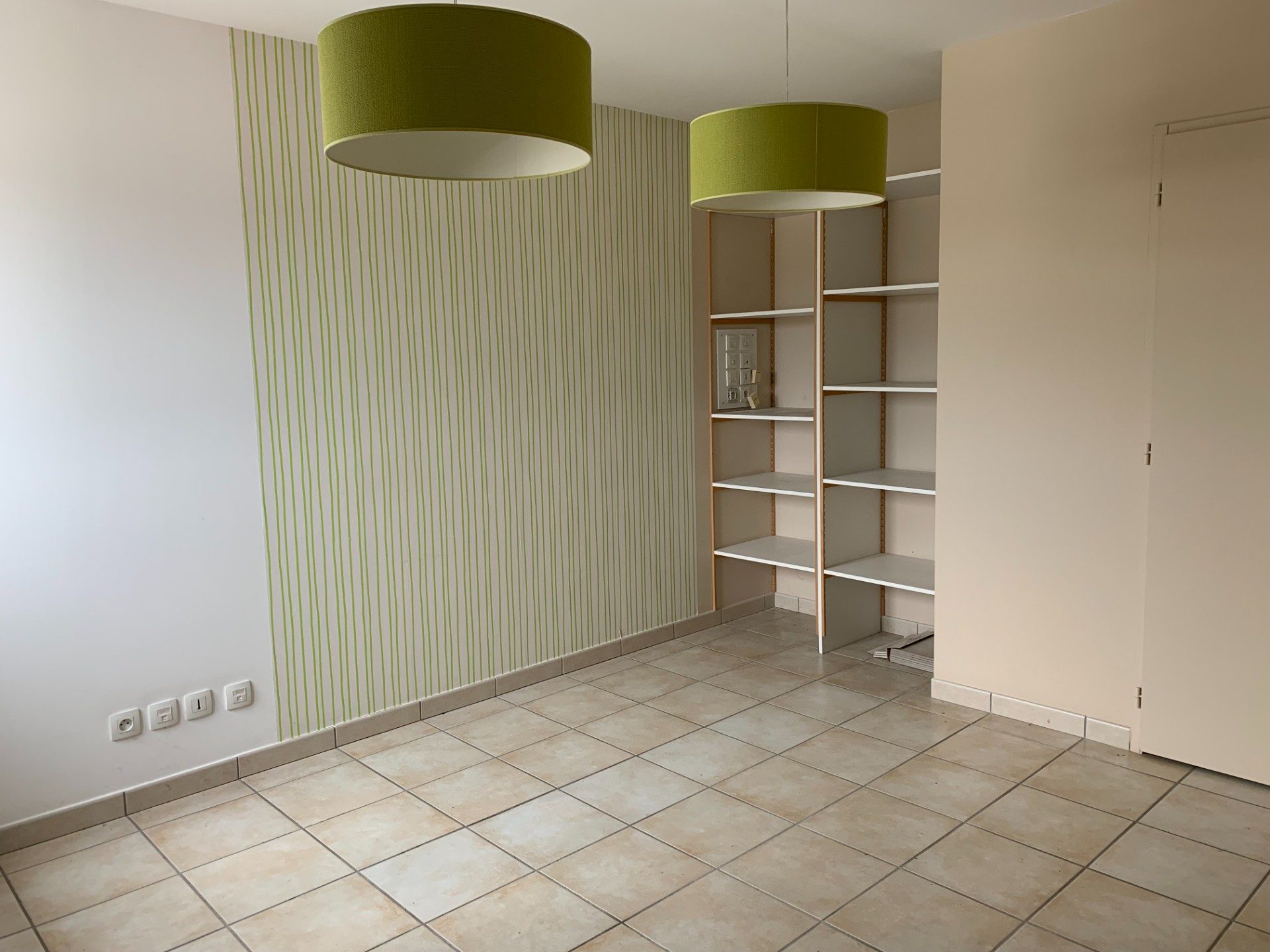 Local commercial 48 m² · à St Donat sur L Herbasse · 48 m² · 450 €/mois
