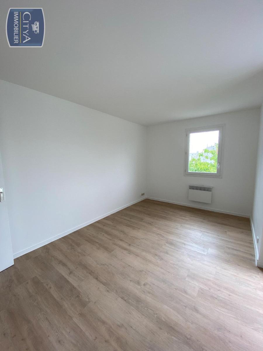 Appartement 2 pièces 46m² NOISY LE GRAND 93160 photo 3