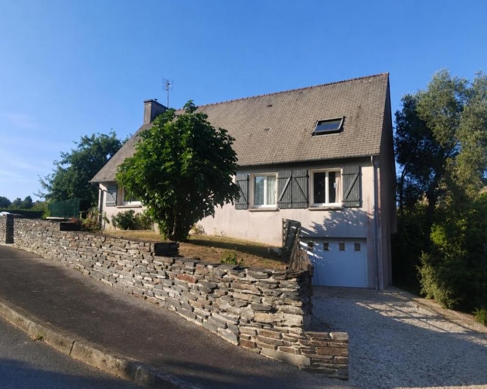 Maison 7 pièces 143 m² · à St Goazec · 143 m² · 200 000 €