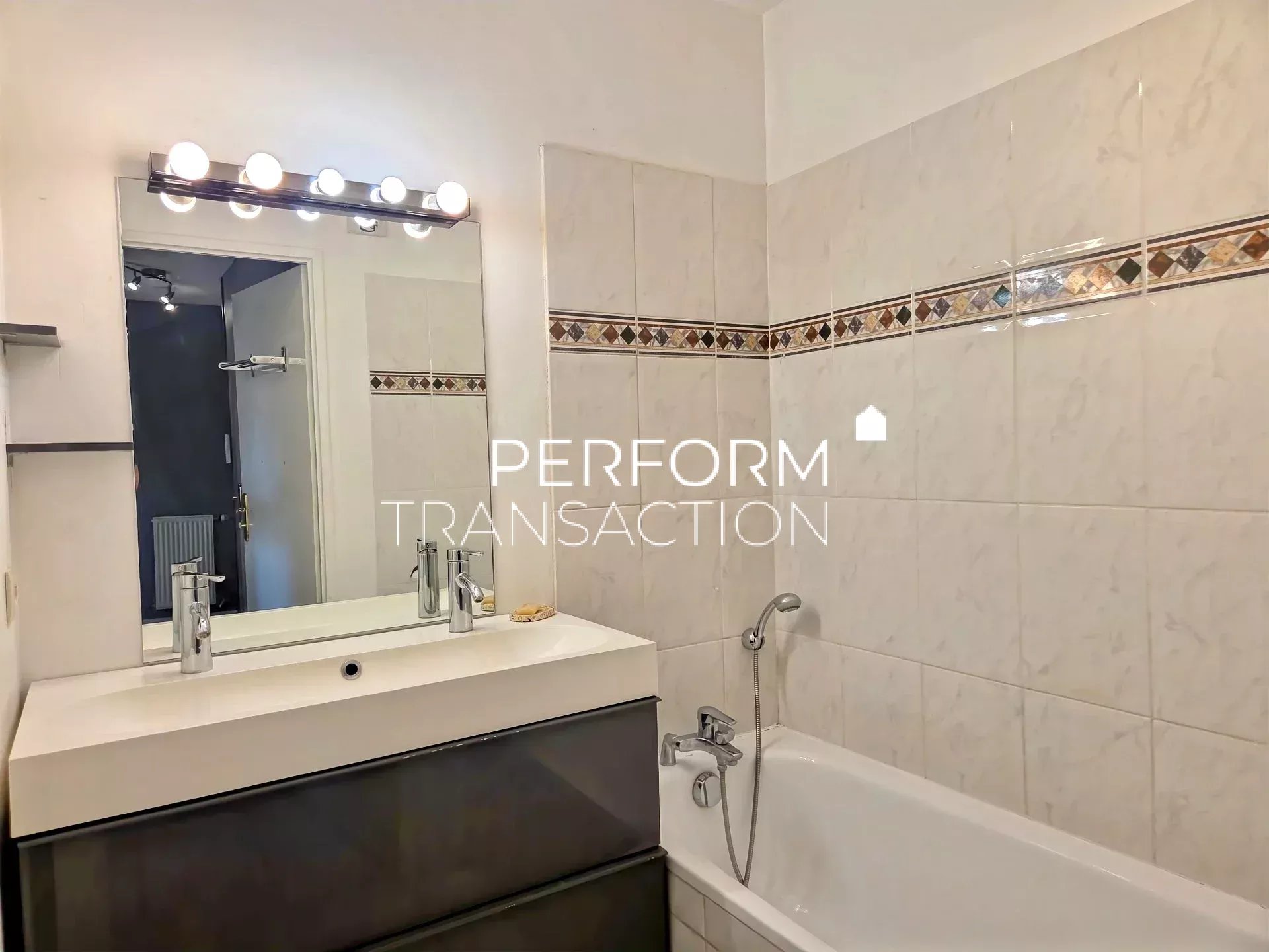 Appartement – GRENOBLE ISERE AUVERGNE-RHÔNE-ALPES - Vue 4