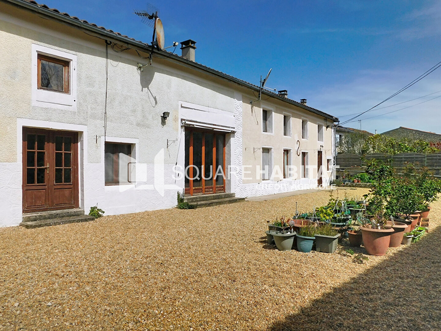 Maison 13 pièces 250 m² · à Fontaine Chalendray · 250 m² · 230 000 €