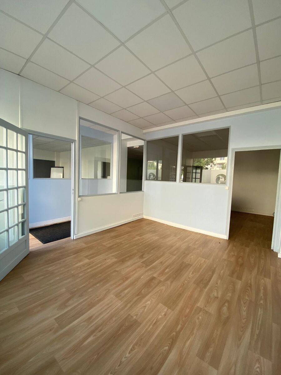 Local commercial 299 m² · à Choisy le Roi · 299 m² · 588 500 €