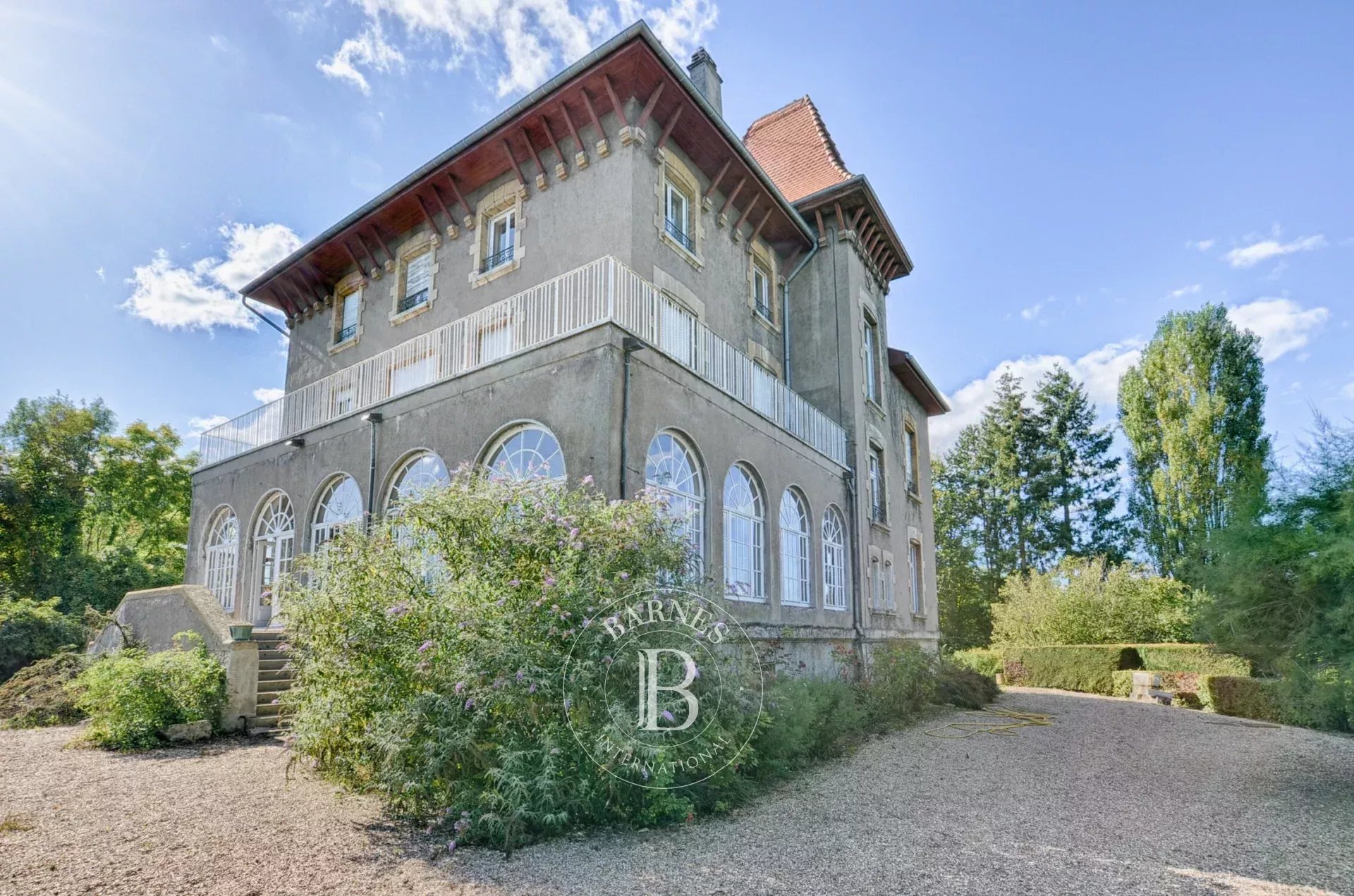 Maison 12 pièces 493 m² · à Sainte-Ruffine · 493 m² · 980 000 €
