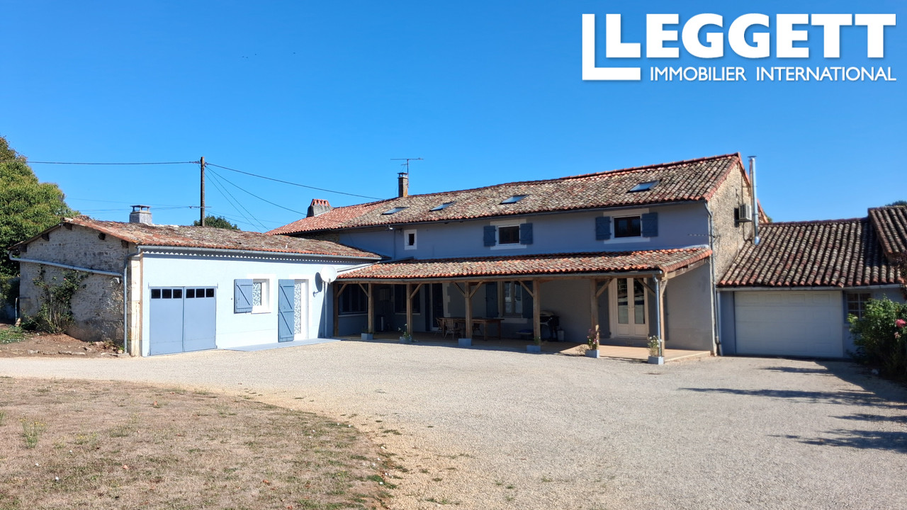 Maison 11 pièces 221 m² · à Blanzay · 221 m² · 267 500 €