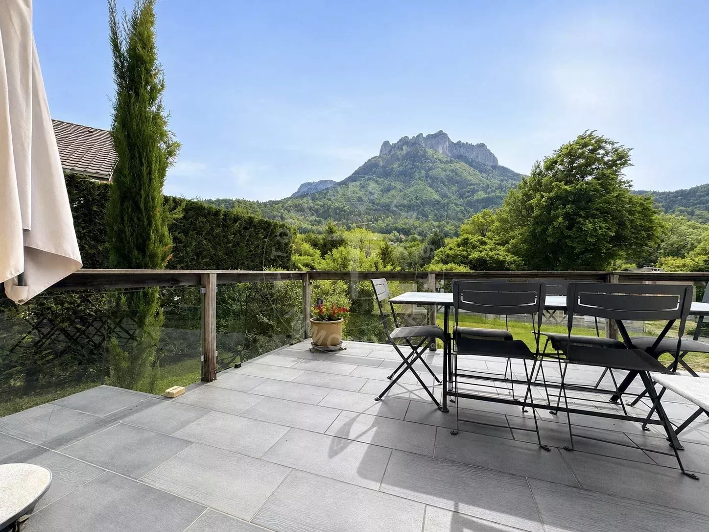 Maison 8 pièces 204 m² · à Bluffy · 204 m² · 1 195 000 €