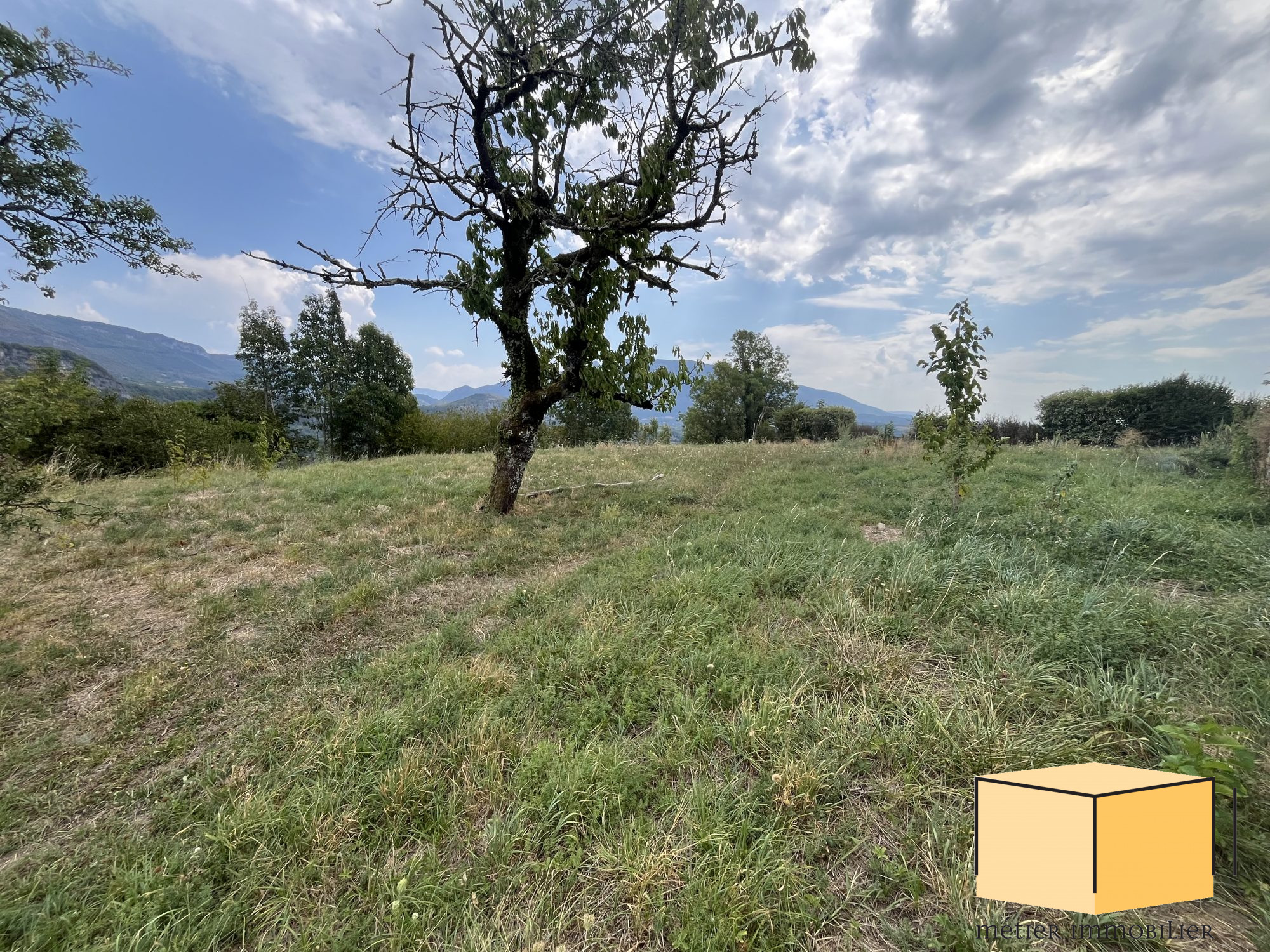 Achat Terrain 887m² PARVES ET NATTAGES 01300 - Vue 2
