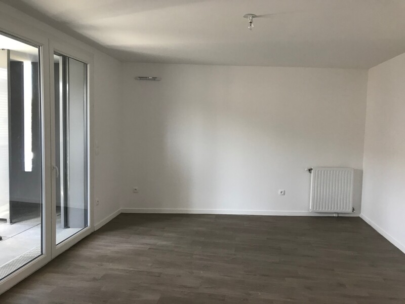 Appartement 3 pièces 65m² RIS ORANGIS 91130 photo 3