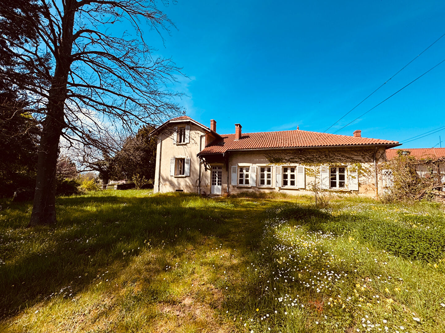 Maison 10 pièces 450 m² · à Perreux · 450 m² · 395 000 €