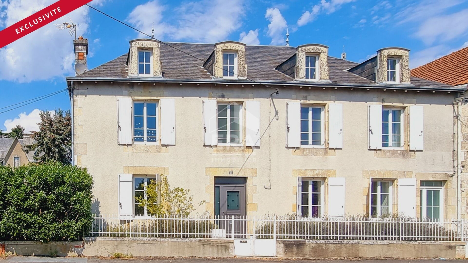 Maison 9 pièces 264 m² · à Civray · 264 m² · 286 200 €