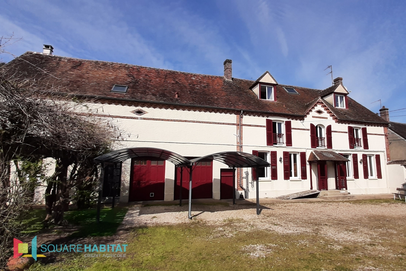 Maison 11 pièces 333 m² · à Etigny · 333 m² · 465 000 €