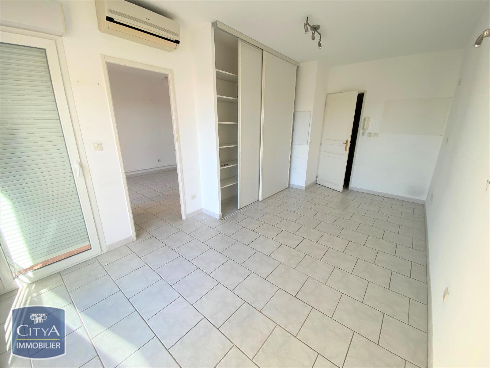 Appartement – PORT ST LOUIS DU RHONE BOUCHES-DU-RHONE PROVENCE-ALPES-COTE-D-AZUR - Vue 4